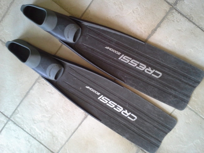 3.	Πέδιλα  Cressi-Sub  Size 44-45 : 70 Ευρώ